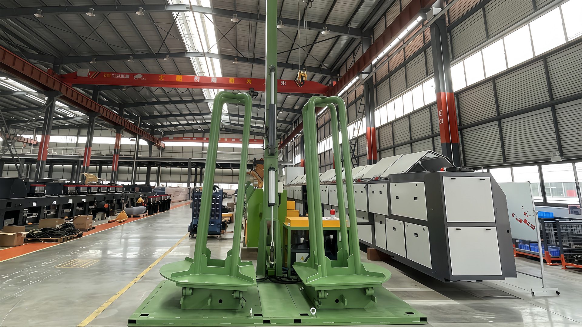 كيف يختلف نظام الكبح الخاص بآلة دفع الأسلاك عند معالجة الأسلاك الفولاذية عالية الشد مقابل الأسلاك النحاسية الملدنة الناعمة؟