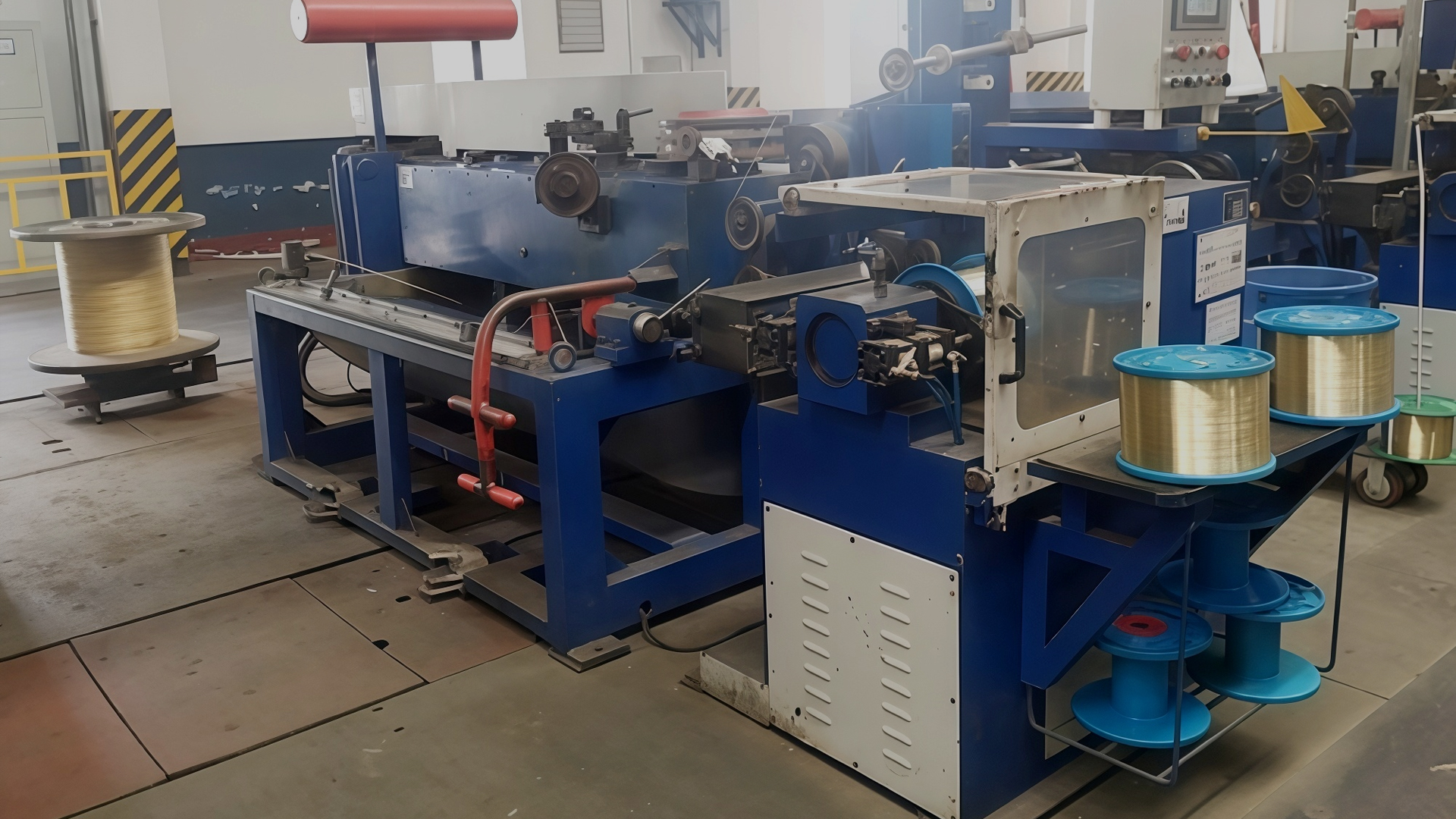 ما نوع نظام التبريد الذي تستخدمه آلة سحب الأسلاك للعمليات عالية السرعة؟